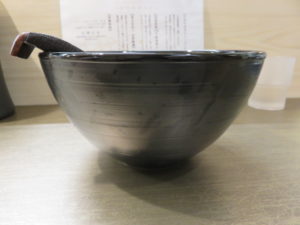 オダサガの黒(醤油)@Sagamihara 欅 ～HANARE～：ビジュアル：サイド