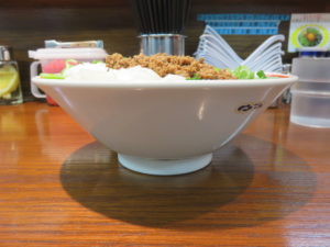 濃厚ラーメン 辛（太麺・大盛）：ビジュアル：サイド