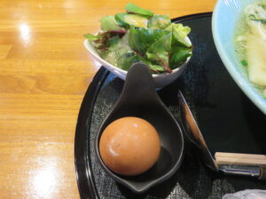 鯛しおわんたん蕎麦@麺師 井じま（埼玉県秩父市）サラダ・生卵