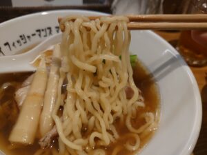 醤油らぁ麺@Tokyo Bay Fisherman's Noodle 茅ヶ崎店（茅ヶ崎駅）麺