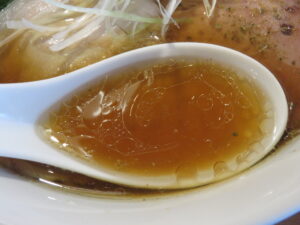 醤油（手揉み麺）@空の青とひまわり畑（上北台駅）スープ