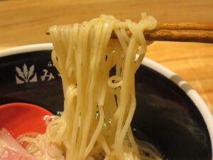 塩らぁめん@らぁめん 赤坂 みづ菜（赤坂駅）麺