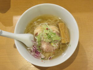 塩らぁ麺～ポルチーニ香る～@らぁ麺 半七（鶴ヶ峰駅）ビジュアル：トップ
