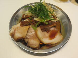 加里ラーメン@上方レインボー（桃谷駅）煮豚とメンマの盛合わせ ハーフ
