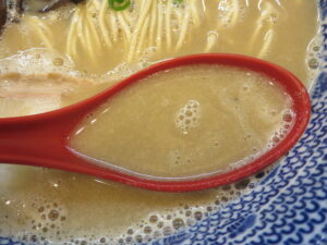 らーめん@いろはに博多（飯田橋駅）スープ