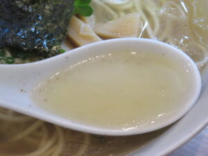 ラーメン 肉皿一皿付@ぎょぎょぎょの魚太郎（調布駅）スープ
