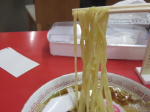 ラーメン@源来軒（喜多方駅）麺
