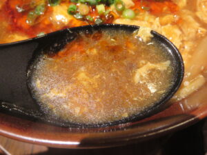 黒酸辣湯麺@スパイラル飯店（中野駅）スープ
