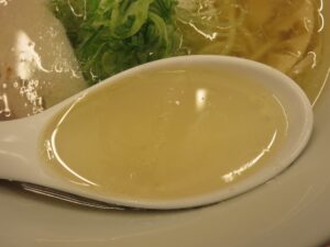 塩ラーメン@麺屋 しげ而（門前仲町駅）スープ