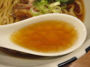らーめん@らーめん かねかつ（北浦和駅）スープ