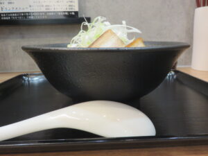 味噌拉麺@札幌味噌拉麺 かける（清瀬駅）ビジュアル：サイド