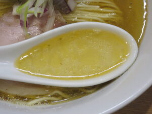 山椒塩ラーメン@麺屋 天来（東十条駅）スープ