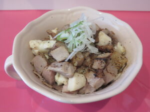 蛤煮干らぁ麺@ハイデンコッコFACTORY 戦慄のワコマチカ（西八王子駅）炙り焼豚カップご飯