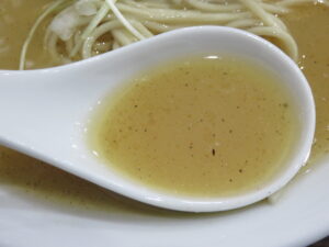 鶏白湯ラーメン〈あごだし味〉@RAMEN SAKABA いろとりどり（とうきょうスカイツリー駅）スープ