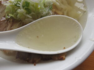 会津山塩ラーメン 並盛（手打麺）@うえんで食堂（芦ノ牧温泉駅）スープ