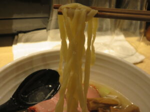 塩煮干中華蕎麦@煮干し中華蕎麦 文次郎（東神奈川駅）麺