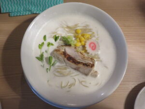 貝だし鶏白湯ラーメン@クラム&チキンヌードル クラチキ（菊名駅）ビジュアル：トップ