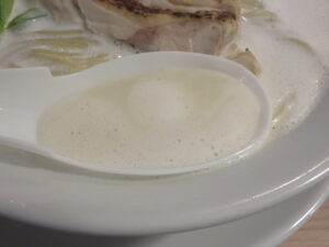 貝だし鶏白湯ラーメン@クラム&チキンヌードル クラチキ（菊名駅）スープ