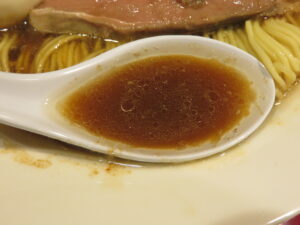 鴨とカシスの味玉醤油RaMen@RaMen TOMO TOKYO（九段下駅）スープ
