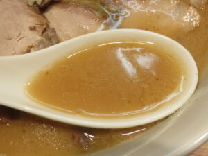 らーめん@ら～めん つけ麺 幸加（千歳烏山駅）スープ
