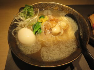 玉子入り帆立の塩そば@Tokyo Style Noodle ほたて日和（秋葉原駅）ビジュアル