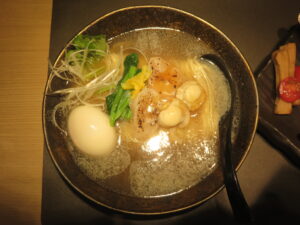 玉子入り帆立の塩そば@Tokyo Style Noodle ほたて日和（秋葉原駅）ビジュアル：トップ