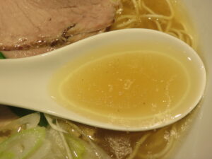東京クラシック純の塩ラーメン@東京麺人（代々木駅）スープ