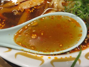 スタミナ牛肉ラーメン（中太麺）@大阪スタミナ牛肉ラーメンわだ 西池袋店（池袋駅）スープ
