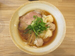 肉・海老ワンタン麺（黒）@DURAMENTEI（亀戸駅）ビジュアル：トップ