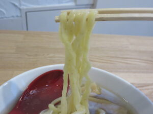 しなそば（醤油）@手打ち正麺 Hachimitsu（大崎広小路駅）麺