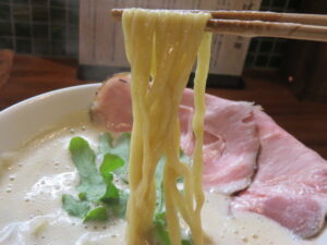 濃厚鶏豚醤油@らぁ麺専門店 こころば（早稲田駅）麺