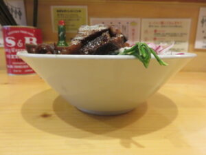 スパイスとハーブのルージャン麺@マジカルヌードル 口樂（八王子駅）ビジュアル：サイド