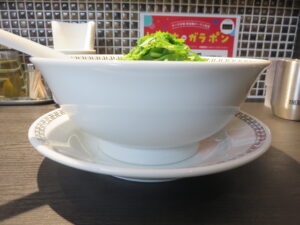 スパイス・パクチーラー麺@スパイス・ラー麺 卍力 行徳店（行徳駅）ビジュアル：サイド