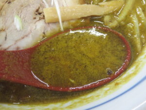 カレーらーめん@室蘭カレーらーめん じぇんとる麺 弥生店（東室蘭駅）スープ