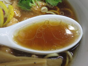 朝ラー麺（鶏あんらぁ麺）@らぁ麺 亀我楽（東京都東久留米市）スープ
