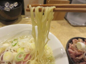 中華そば（塩）@中華そば 肉と葱（東新宿駅）麺
