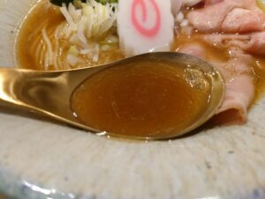 芳醇焼きあごだし中華そば（並）@MENDOKORO TOMO Premium（赤坂駅）スープ