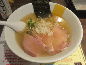 しょっつる塩らー麺（豚チャー3枚）@しょっつる塩らー麺 SIBATA（小川町駅）ビジュアル