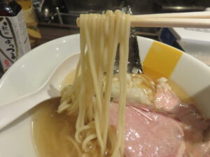 しょっつる塩らー麺（豚チャー3枚）@しょっつる塩らー麺 SIBATA（小川町駅）麺