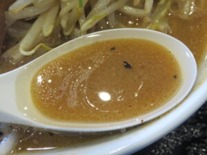 熱熱肉味噌ラーメン（ノーマル）@濃恋肉味噌ラーメン ムムム（新田駅）スープ