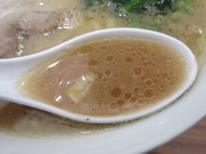 ラーメン@横浜豚骨醤油ラーメン YOLO（江古田駅）スープ