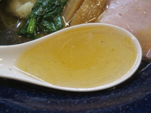 ワンタン麺@ミズノボル（渋谷駅）スープ