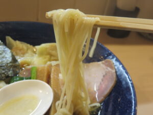 ワンタン麺@ミズノボル（渋谷駅）麺