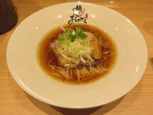 醤油ラーメン@麺 銀座おのでら 本店（表参道駅）ビジュアル