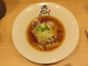 醤油ラーメン@麺 銀座おのでら 本店（表参道駅）ビジュアル：トップ