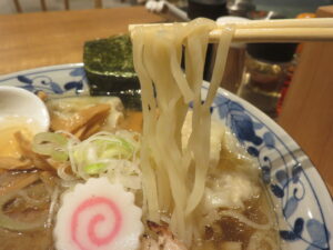 ワンタン麺@Ramen aki（小田栄駅）麺