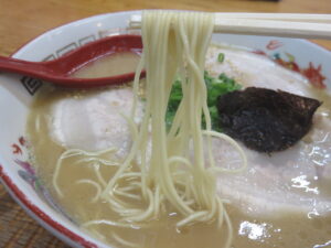 ラーメン@宝来軒 総本店（中津駅）麺