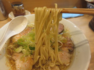 背脂醤油ラーメン@朝ラーメン専門店 あさとみつ（下赤塚駅）麺