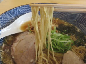 醤油らーめん（細麺）@大和田らーめん（新座駅）麺