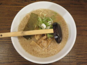 豚骨醤油らぁめん@麺屋 悠慎（大島駅）ビジュアル：トップ